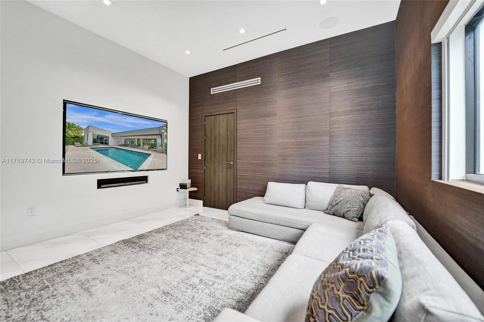 COUNTY SQUIRE ESTATES SEC - Residential Lease