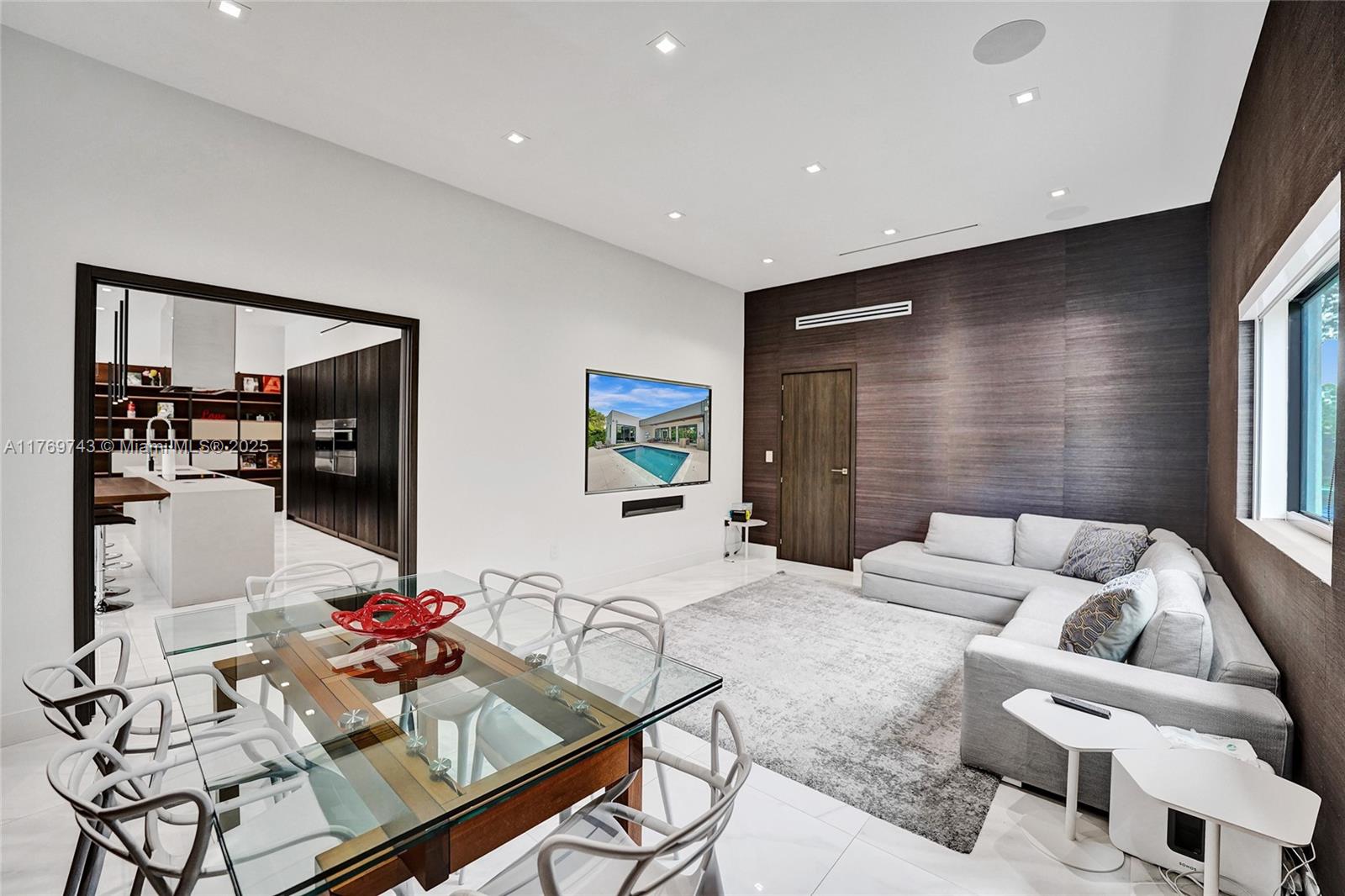 COUNTY SQUIRE ESTATES SEC - Residential Lease