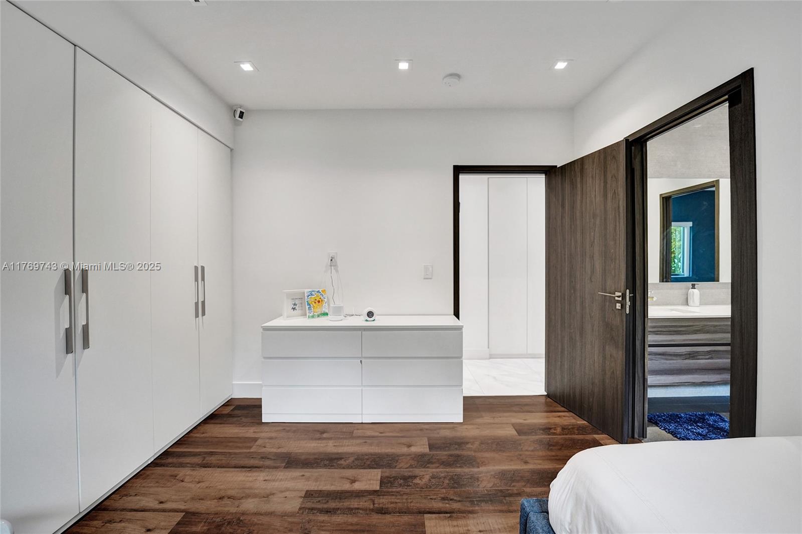 COUNTY SQUIRE ESTATES SEC - Residential Lease