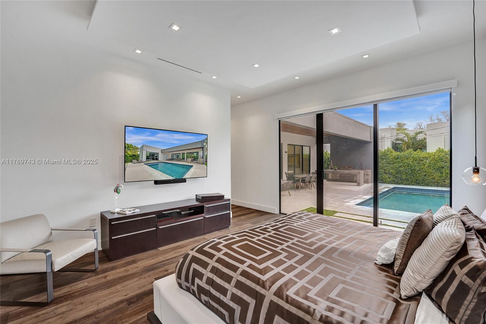 COUNTY SQUIRE ESTATES SEC - Residential Lease