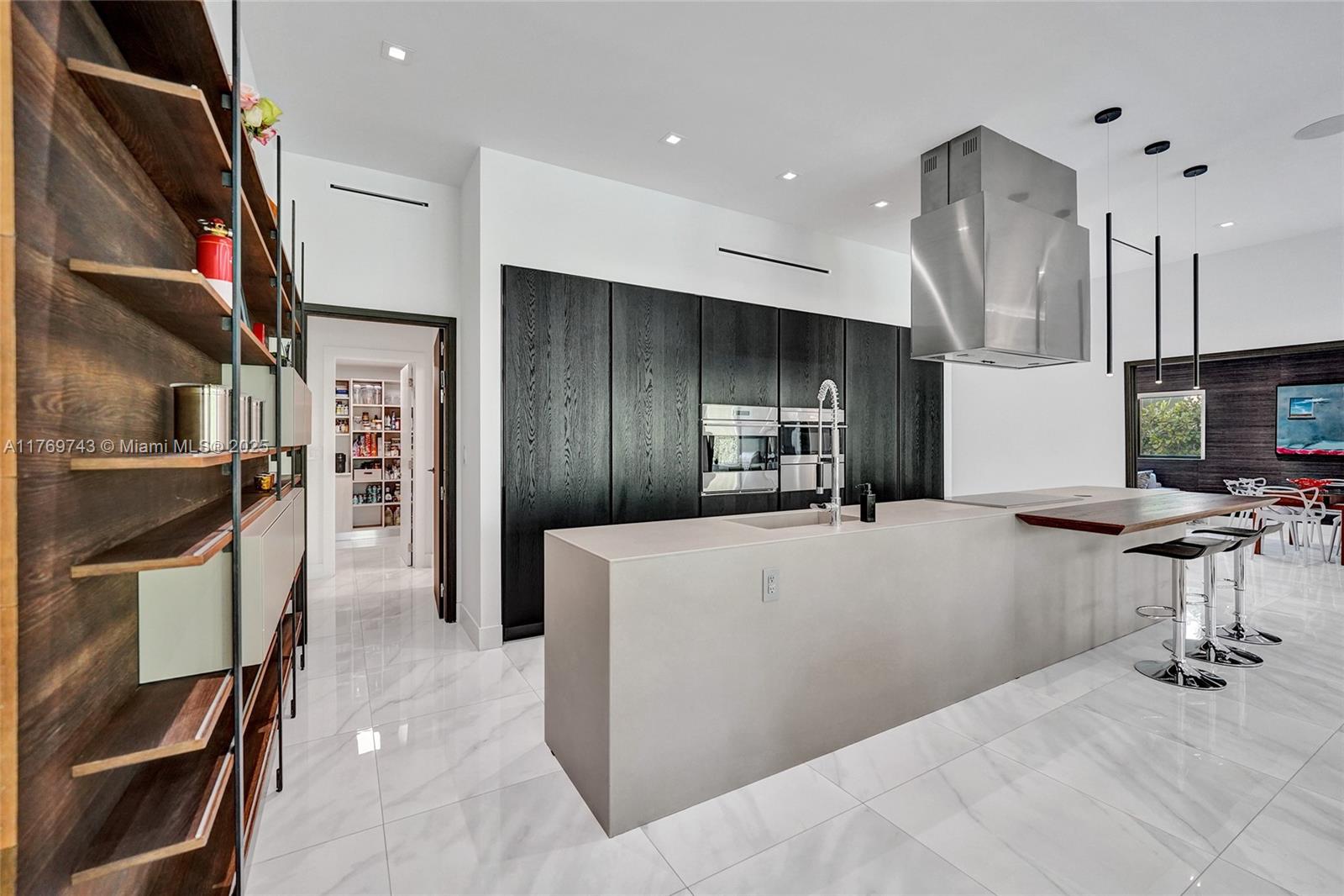 COUNTY SQUIRE ESTATES SEC - Residential Lease