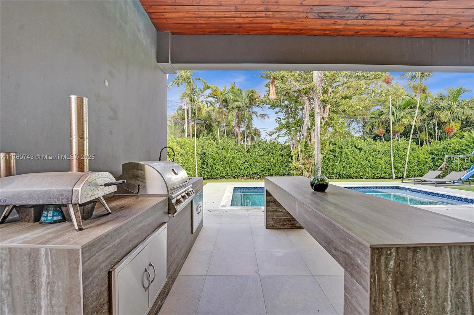 COUNTY SQUIRE ESTATES SEC - Residential Lease