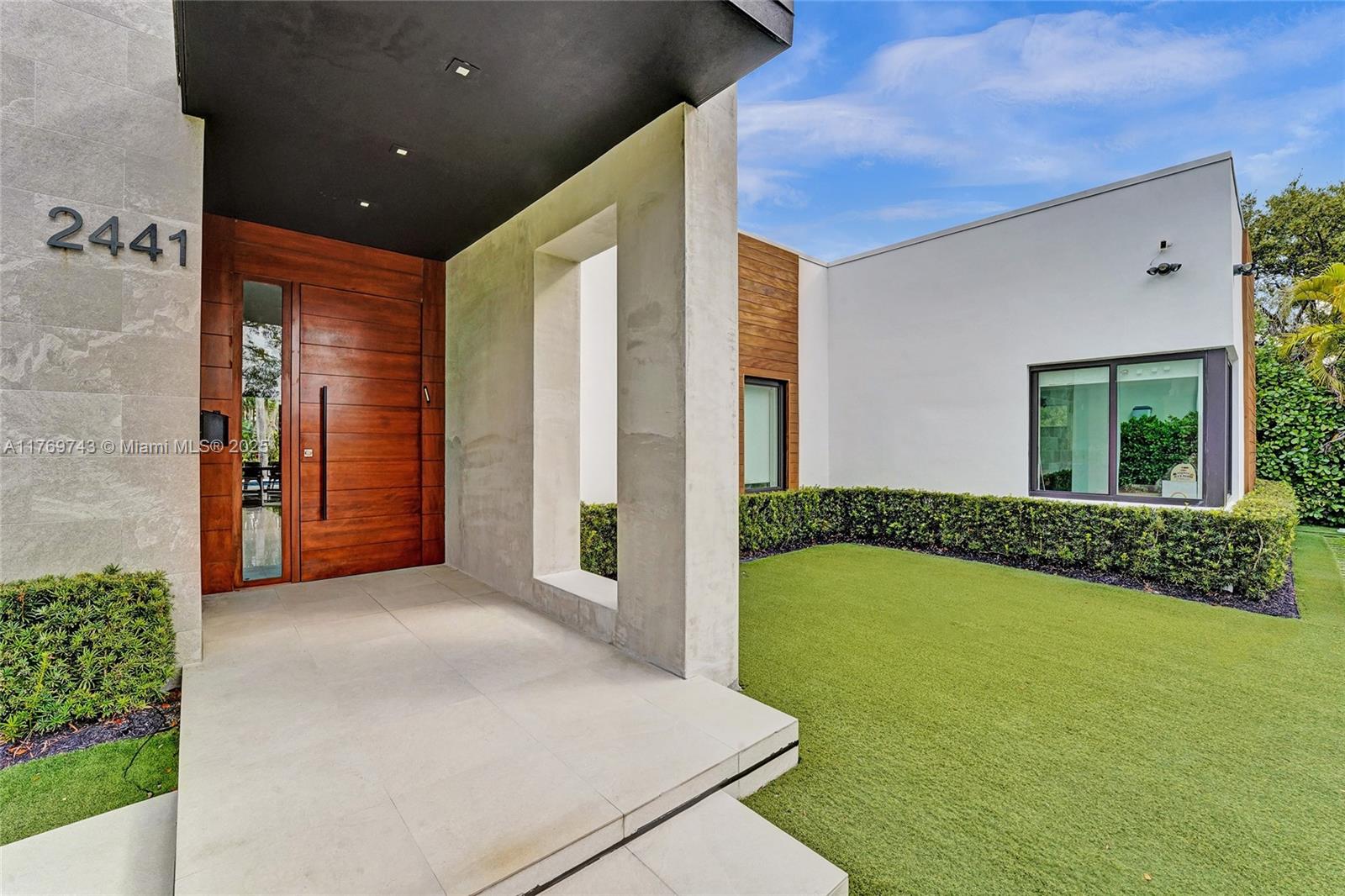 COUNTY SQUIRE ESTATES SEC - Residential Lease