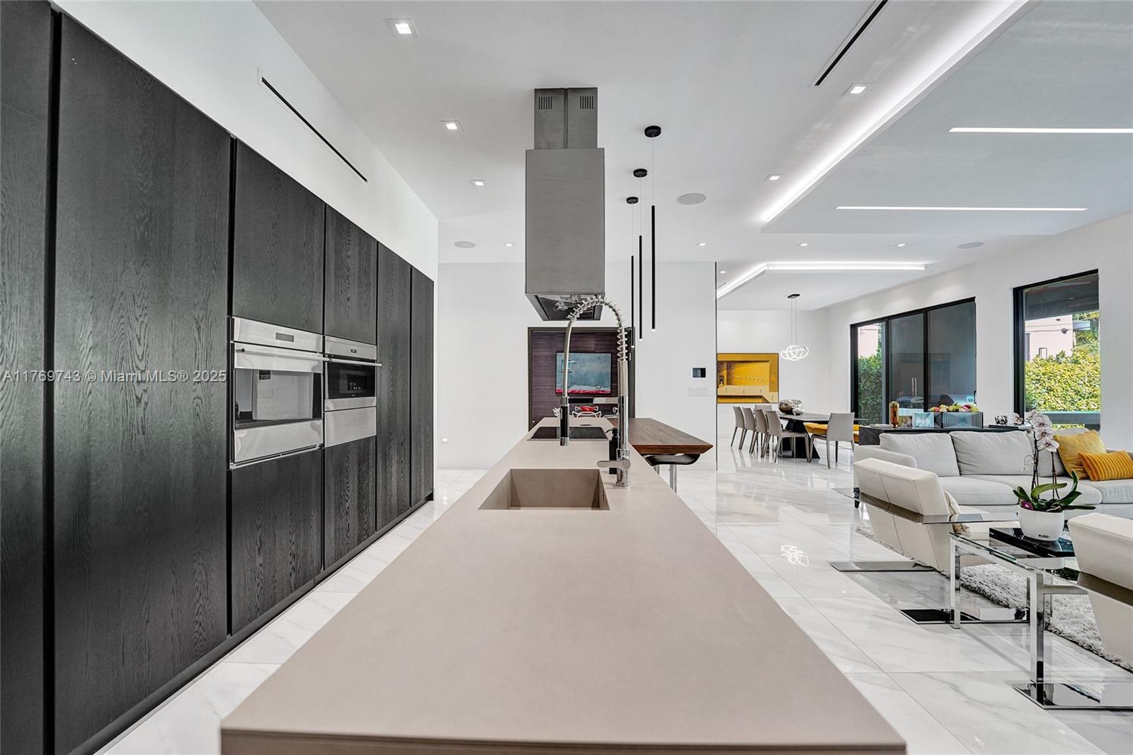 COUNTY SQUIRE ESTATES SEC - Residential Lease
