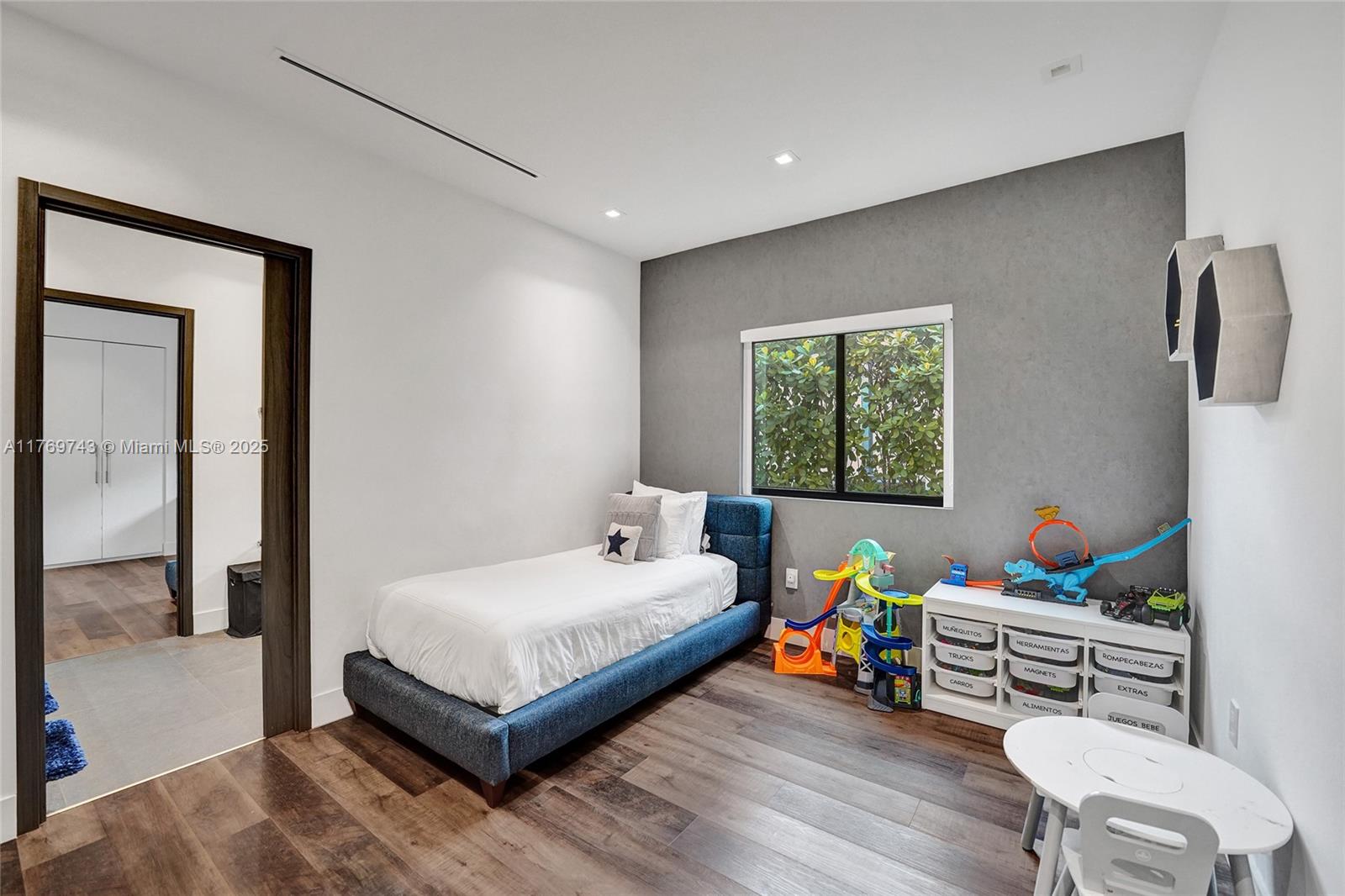 COUNTY SQUIRE ESTATES SEC - Residential Lease