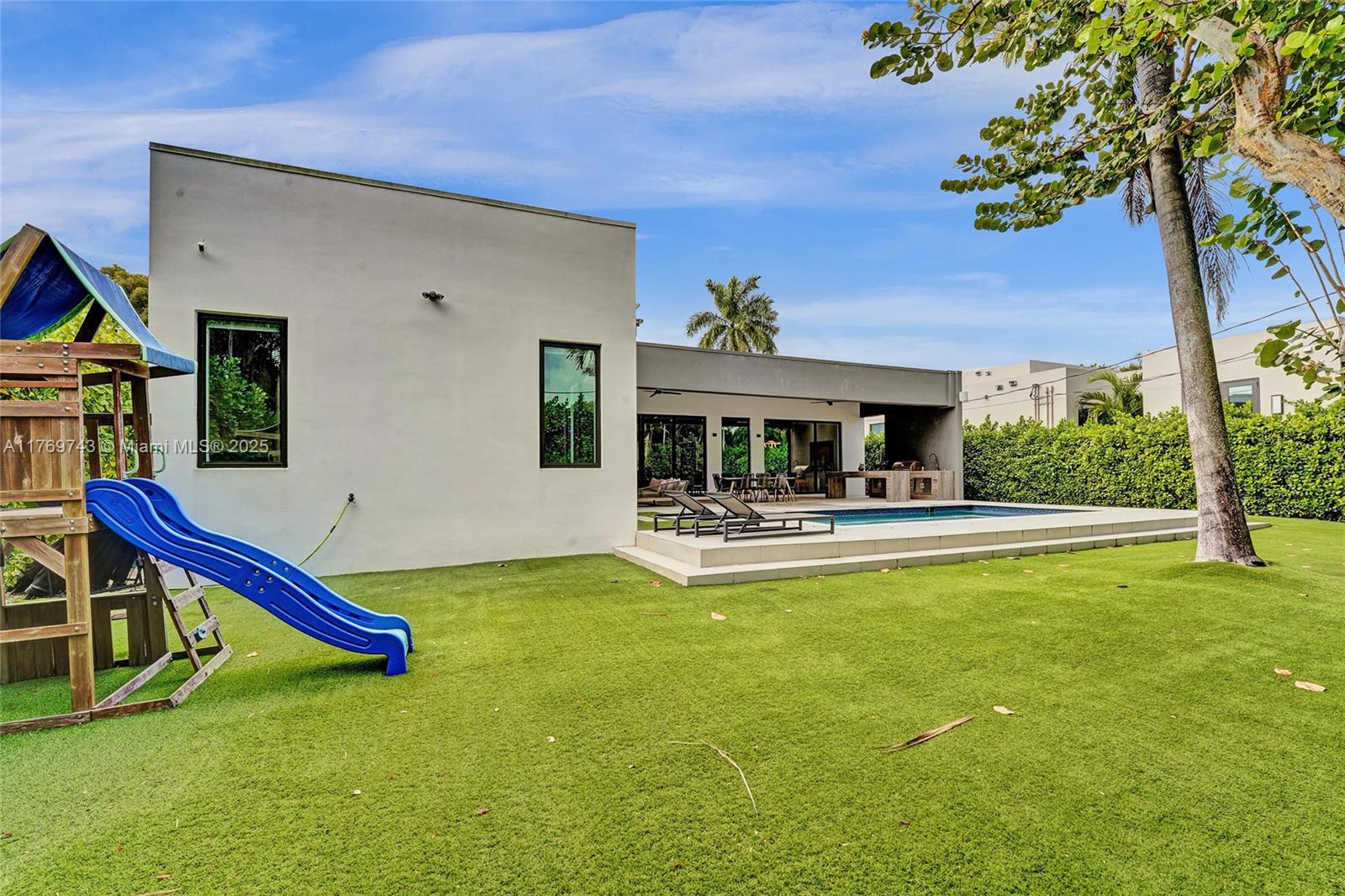 COUNTY SQUIRE ESTATES SEC - Residential Lease