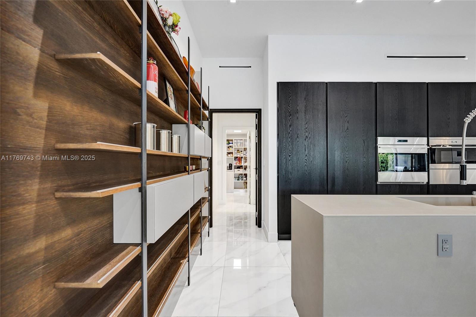 COUNTY SQUIRE ESTATES SEC - Residential Lease