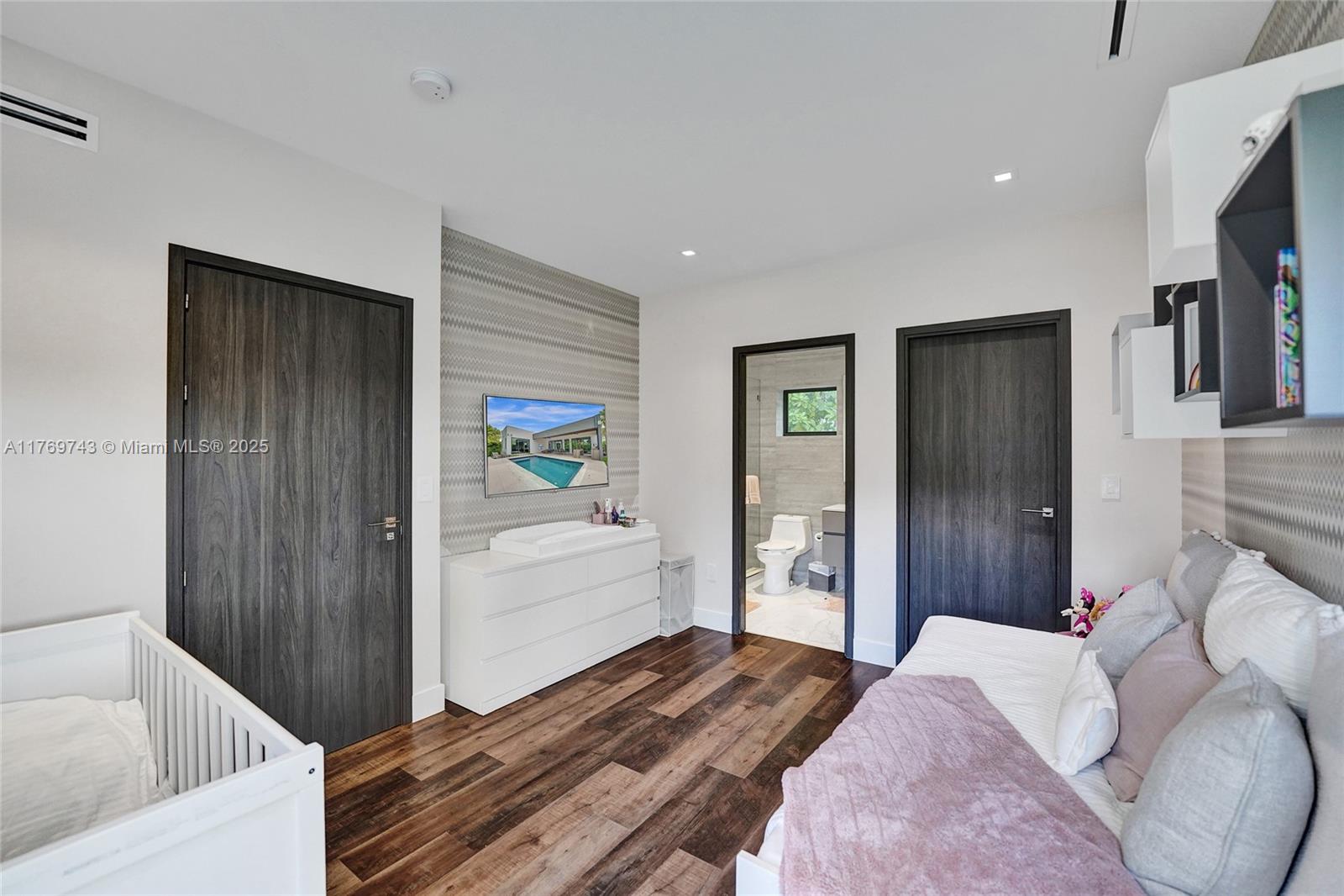 COUNTY SQUIRE ESTATES SEC - Residential Lease