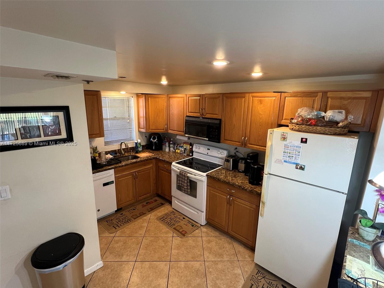ROLLING HILLS GOLF AND - Residential