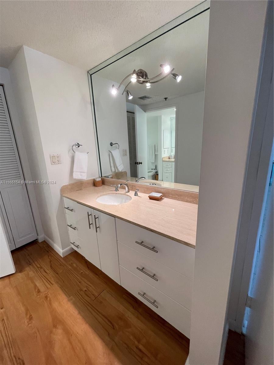 Key Biscayne, Florida 33149, United States, 2 Bedrooms Bedrooms, ,2 BathroomsBathrooms,Residential,Active,62289