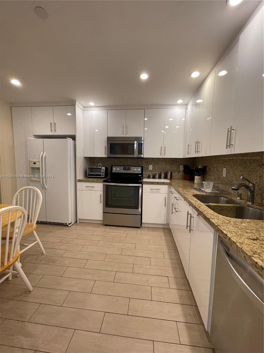 Key Biscayne, Florida 33149, United States, 2 Bedrooms Bedrooms, ,2 BathroomsBathrooms,Residential,Active,62289