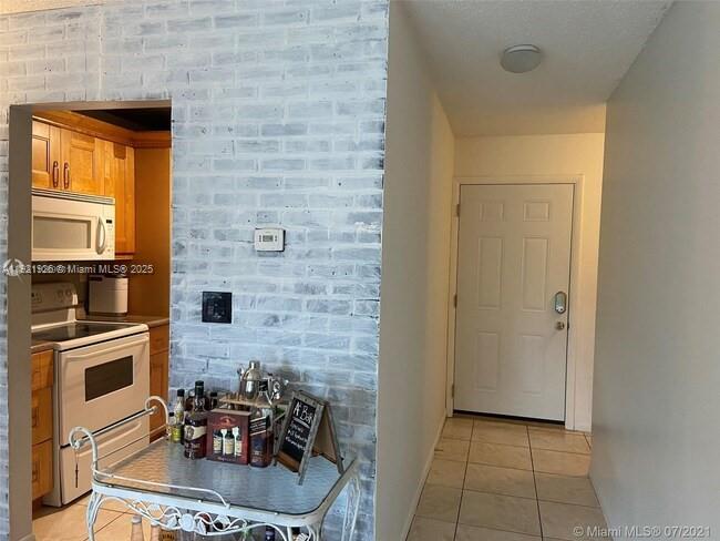 RAMBLEWOOD EAST CONDO - Residential