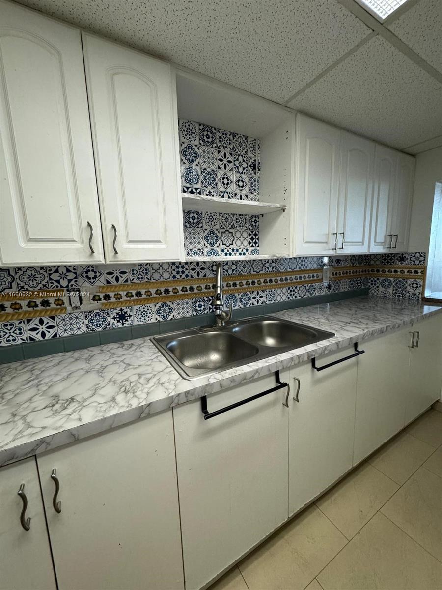 Very nice & spacious 2 bed 2 bath condo with lots of closet space with washer & dryer in the unit. Unit will be delivered freshly painted. Located at Samari Lake condo, in a gated community, nearby shoppings and malls. Gated community with guard at entrance, community pool, BBQ area, playground, 24hr security, assigned parking space. Close to Walmart, schools, malls, restaurants, supermarket, and entertainment.