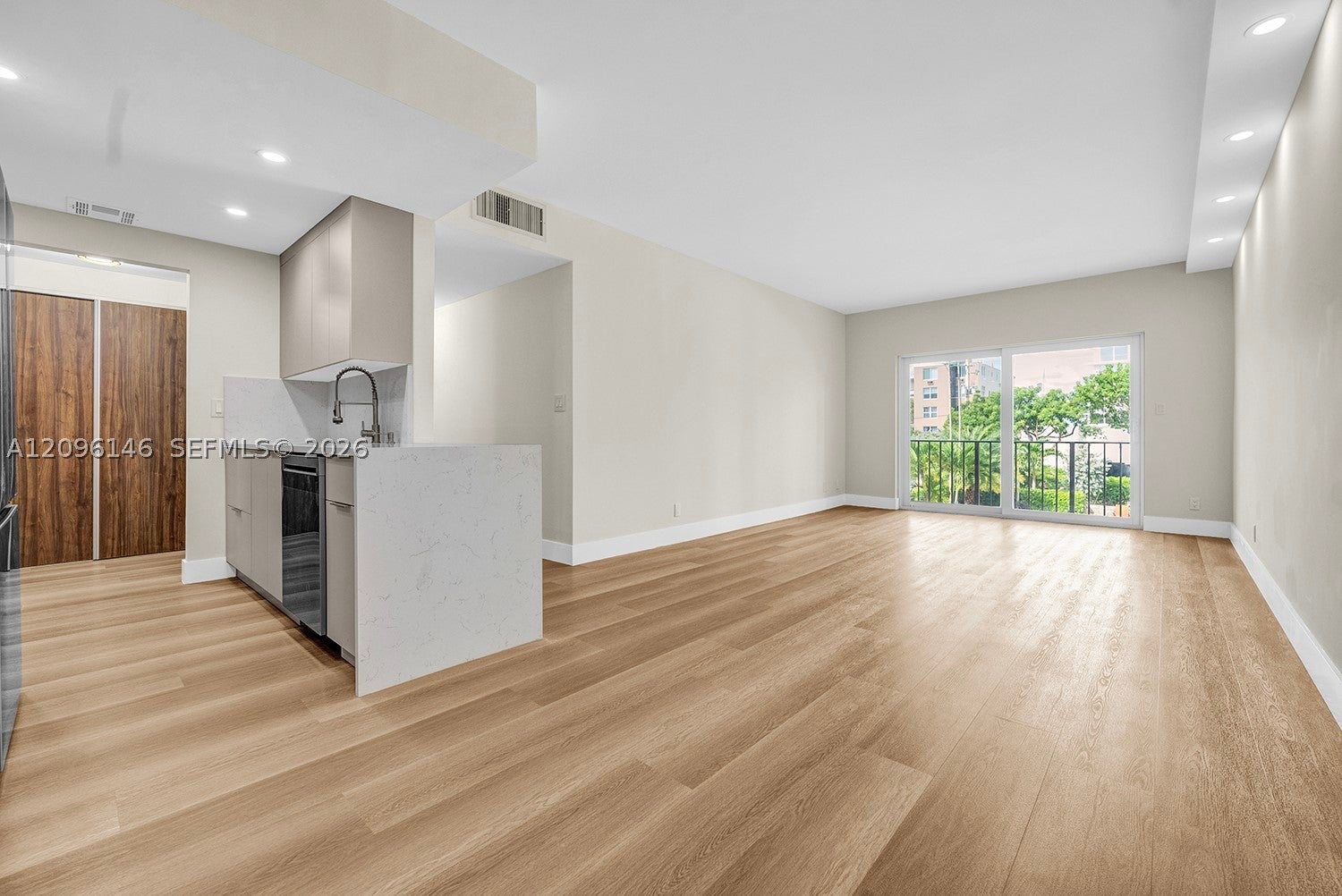 400 N Riverside Dr 203