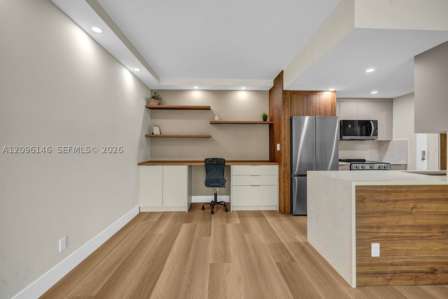 400 N Riverside Dr 203