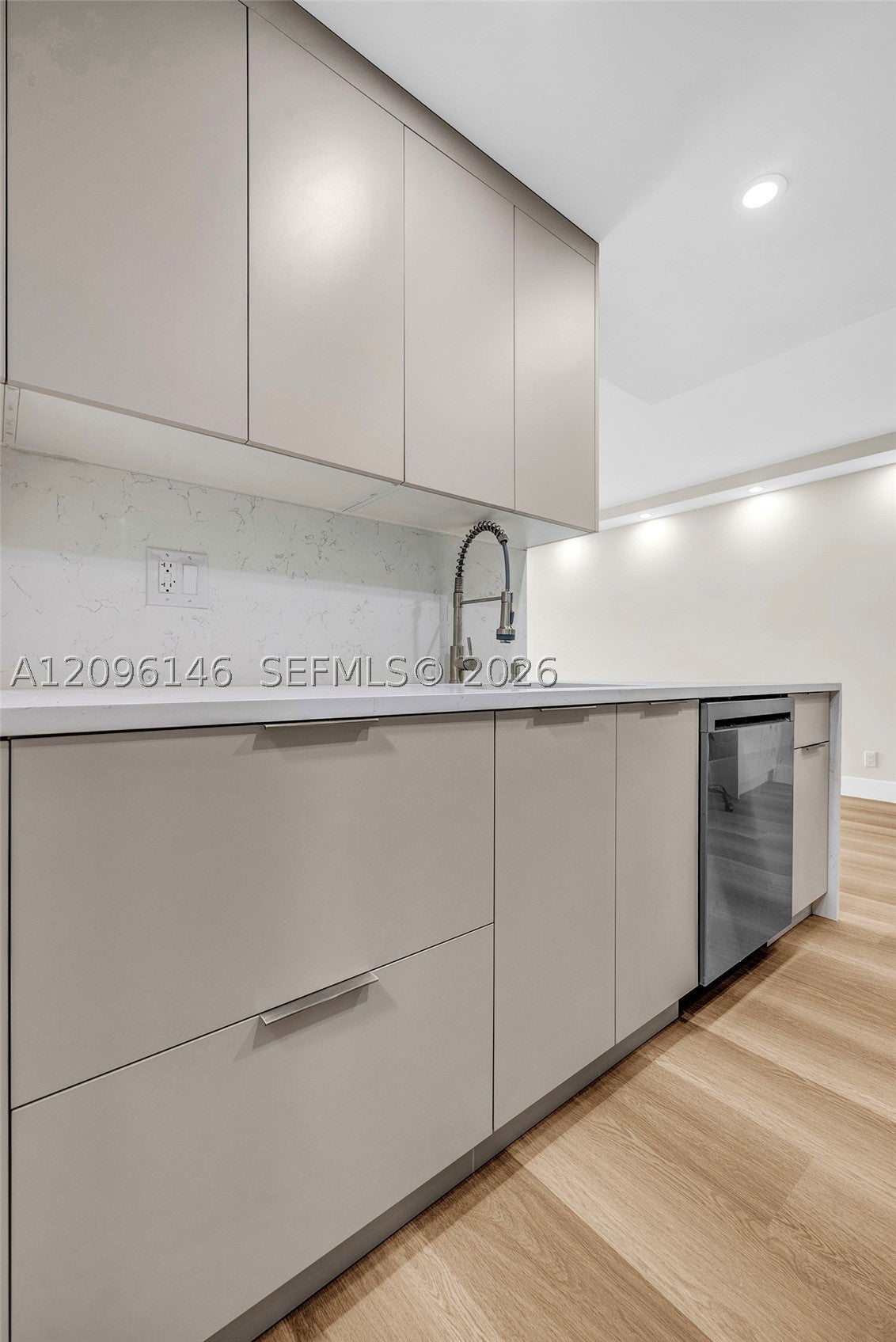 400 N Riverside Dr 203