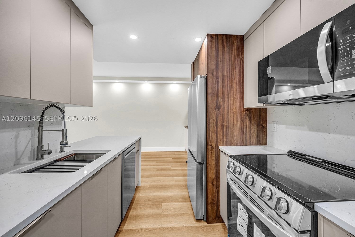 400 N Riverside Dr 203