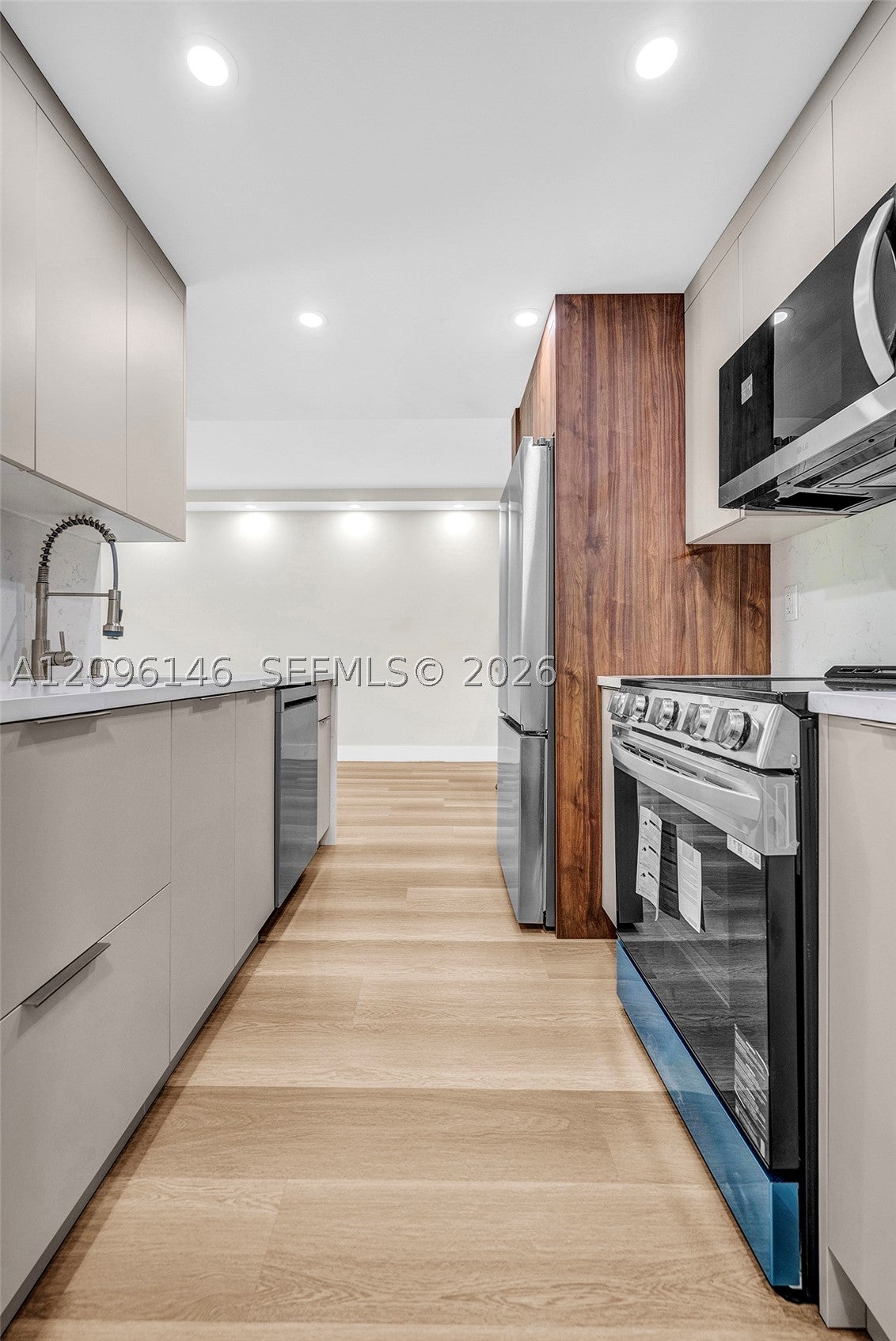 400 N Riverside Dr 203