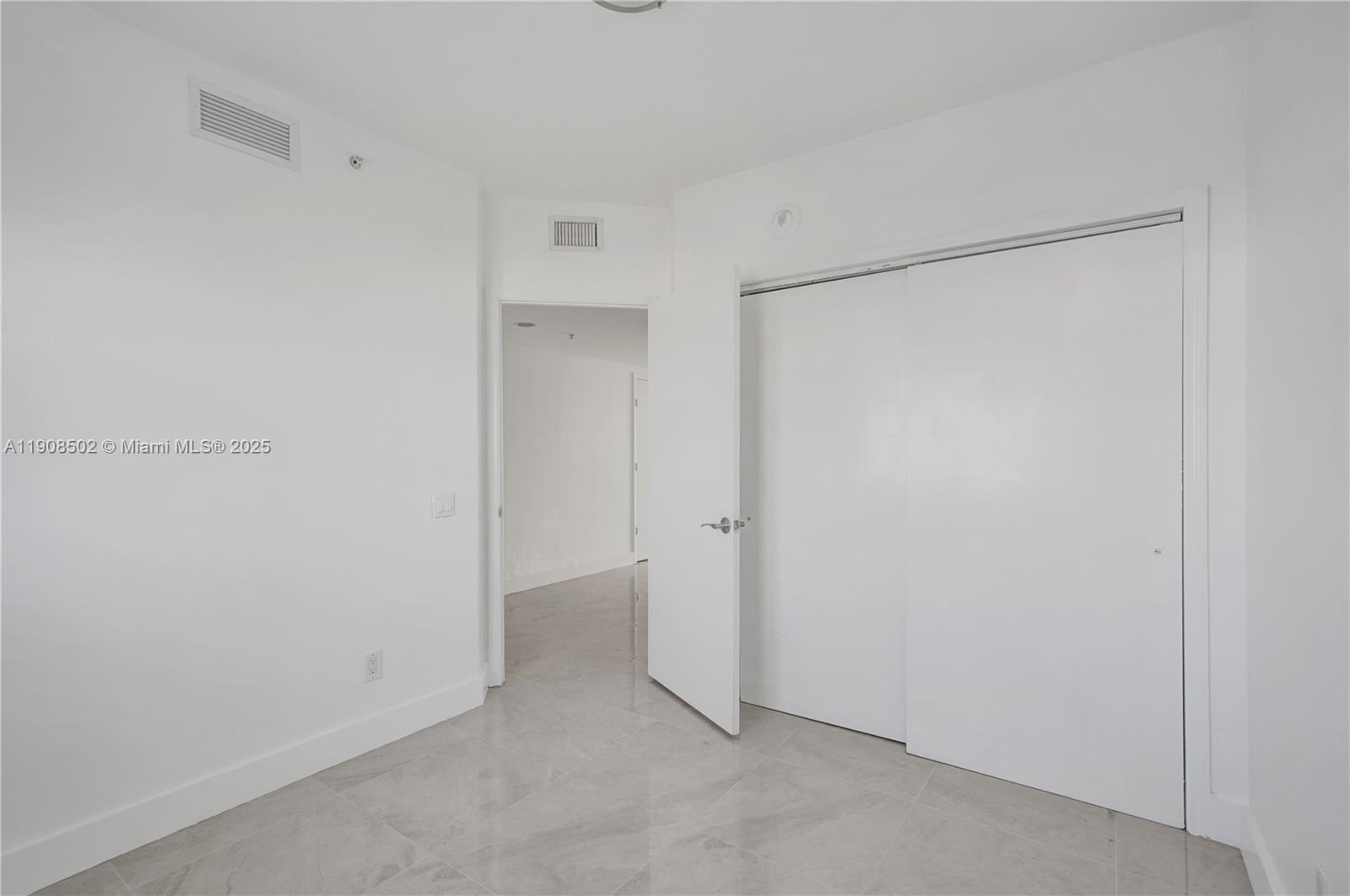 THE OAKS I CONDO - Residential Lease