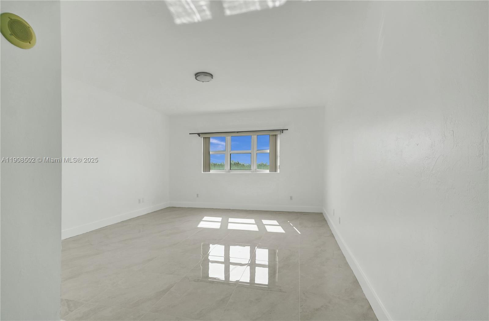 THE OAKS I CONDO - Residential Lease