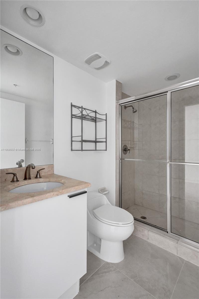 THE OAKS I CONDO - Residential Lease