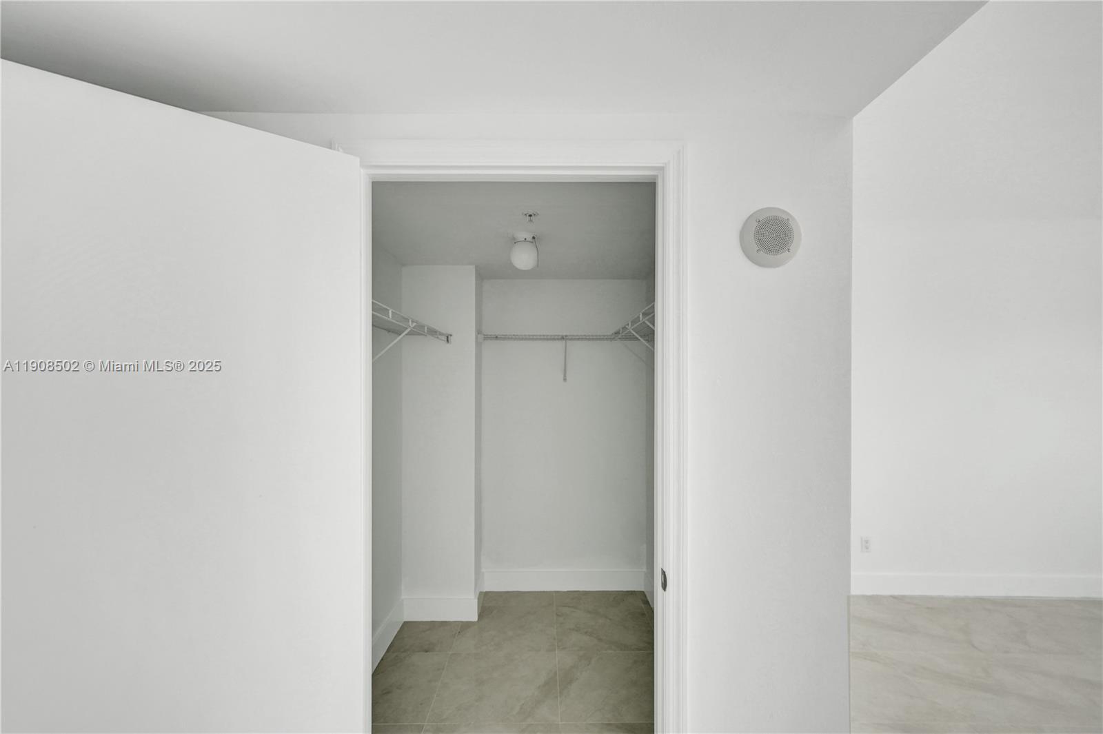 THE OAKS I CONDO - Residential Lease