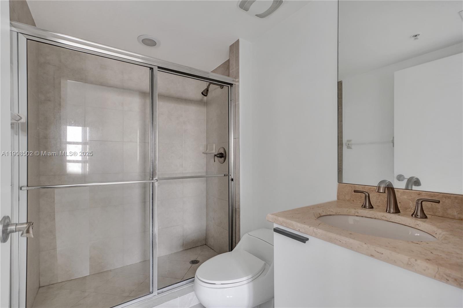 THE OAKS I CONDO - Residential Lease