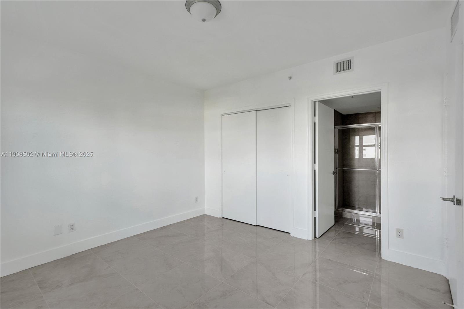 THE OAKS I CONDO - Residential Lease