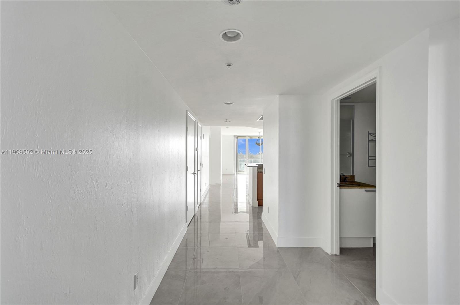 THE OAKS I CONDO - Residential Lease