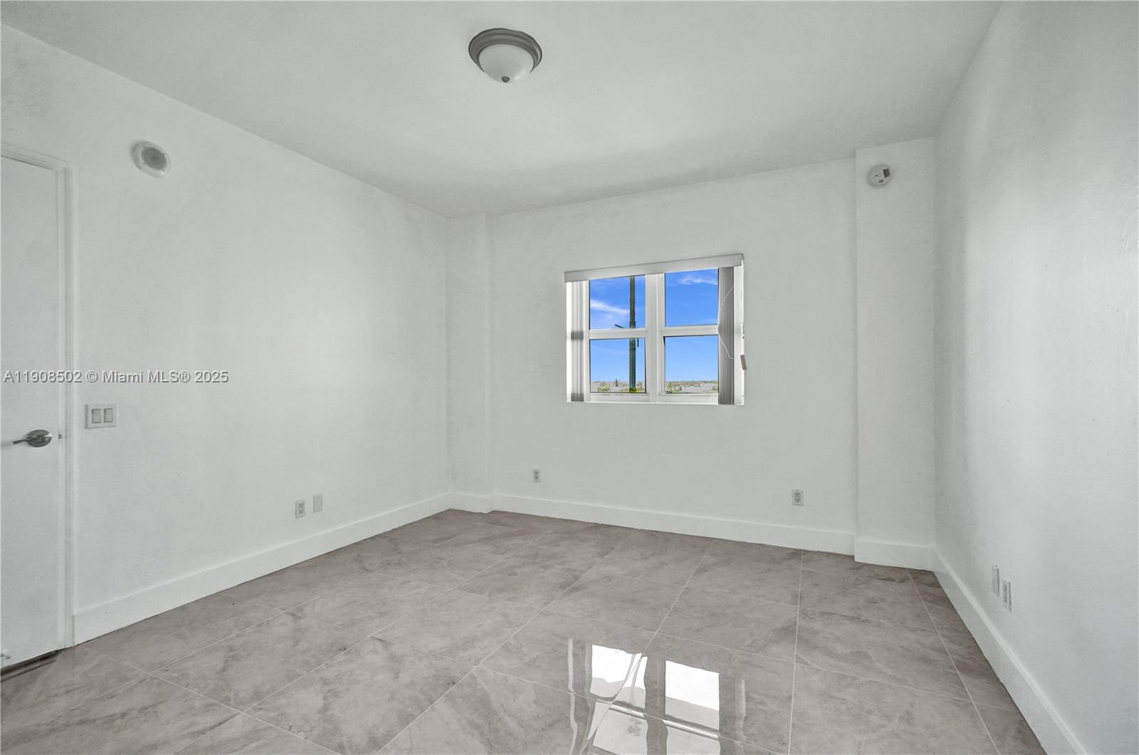 THE OAKS I CONDO - Residential Lease