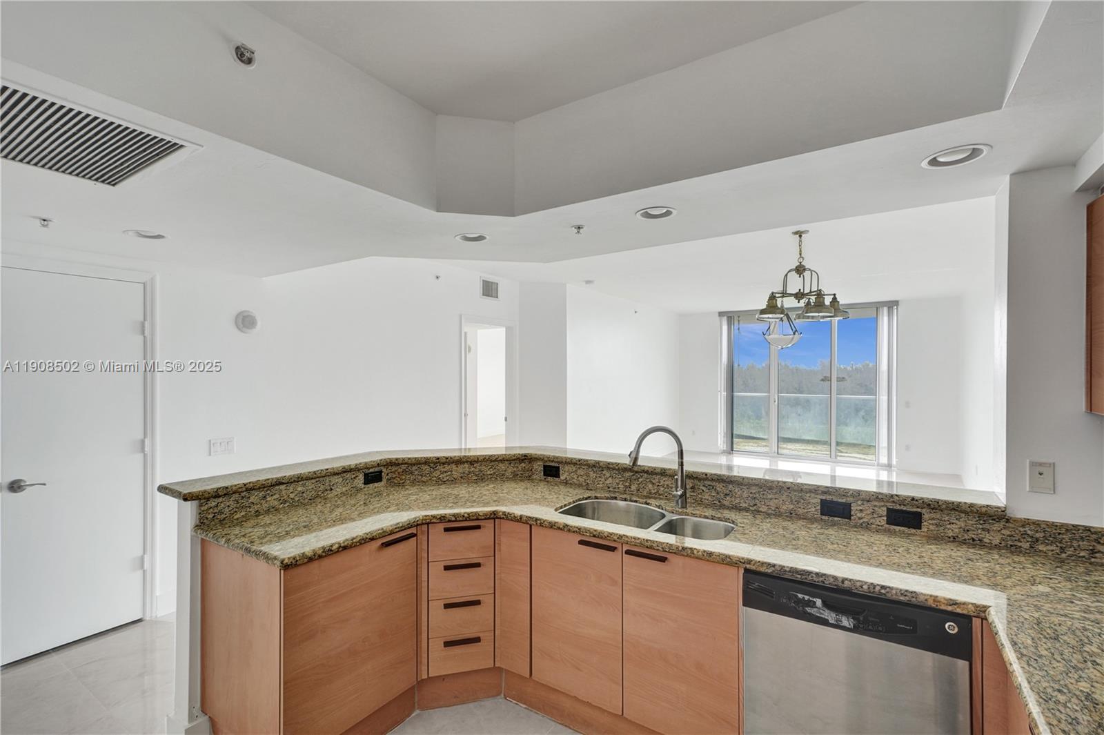 THE OAKS I CONDO - Residential Lease