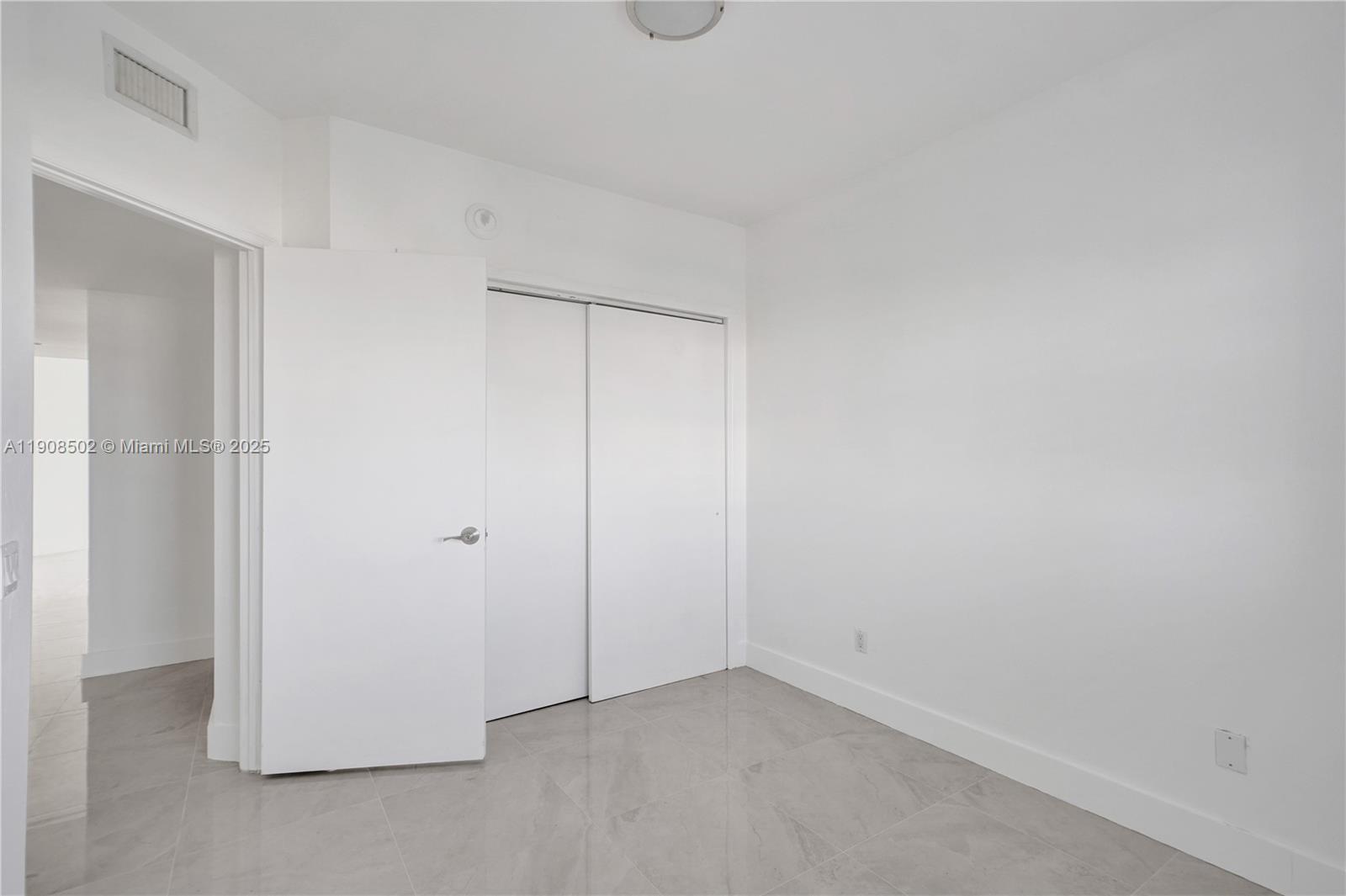 THE OAKS I CONDO - Residential Lease