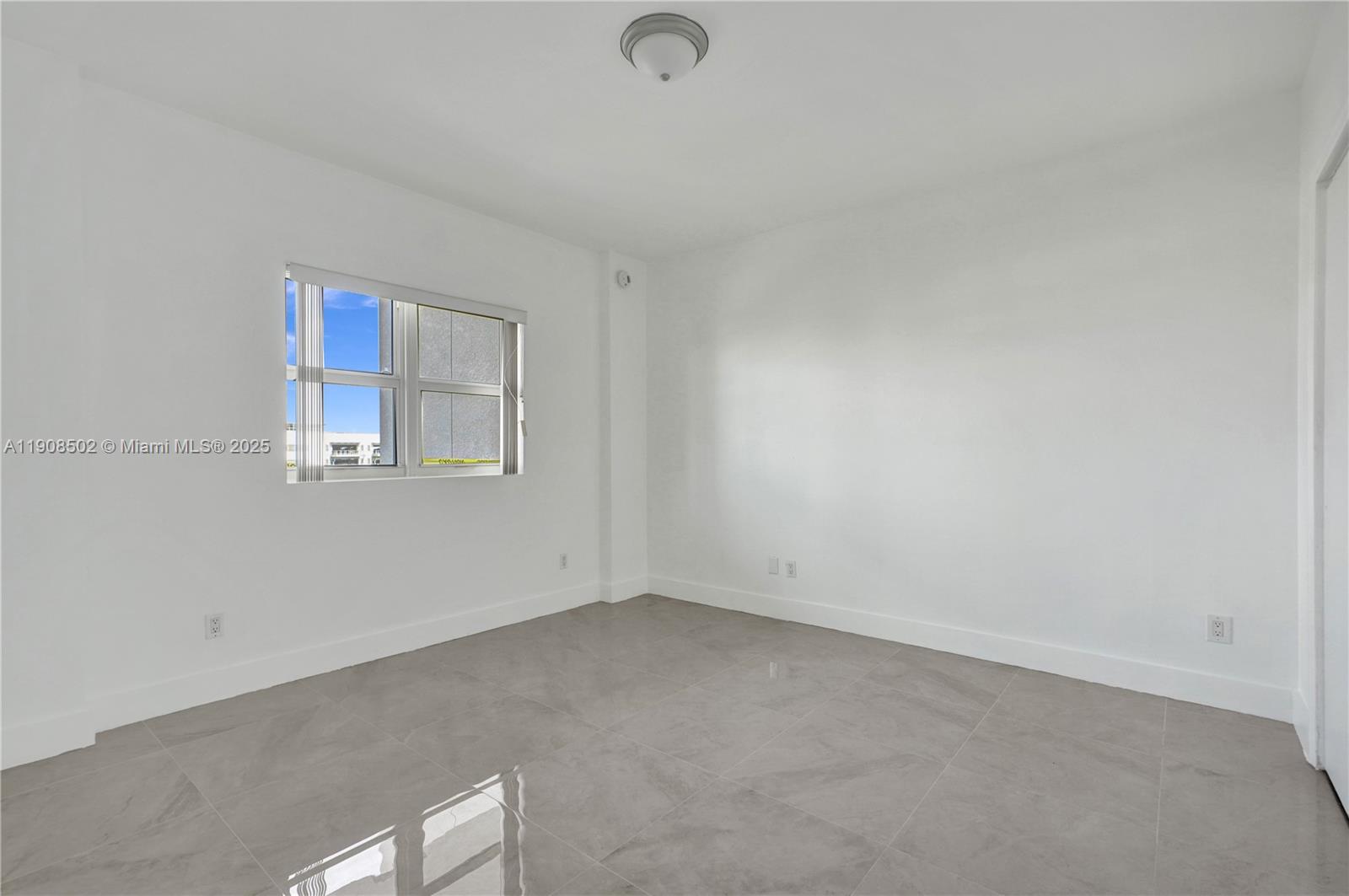 THE OAKS I CONDO - Residential Lease