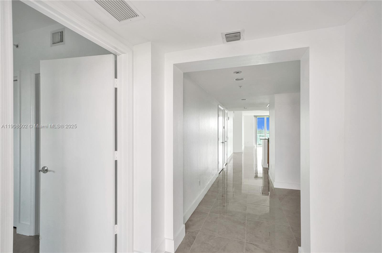 THE OAKS I CONDO - Residential Lease