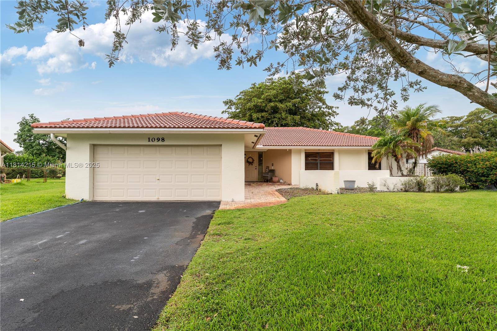 1098 Nw 83rd Dr, Coral Springs, Broward County, Florida - 3 Bedrooms  
2 Bathrooms - 