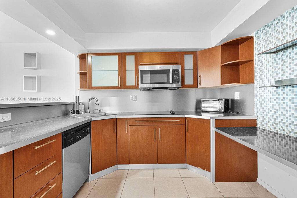 2780 NE 183rd St 1511