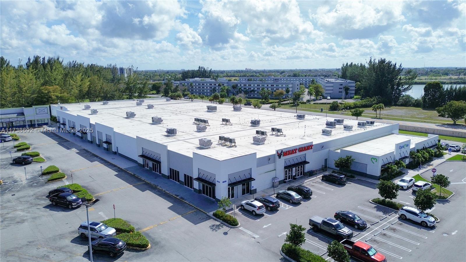 • Excellent frontage on South Dixie Highway
• Modern façade with large storefront windows for high visibility
• Ample parking
• High ceilings and open floor plans suitable for various retail uses
• Signage opportunities available for maximum exposure
• Close proximity to national retailers, restaurants, and major shopping centers
• Easy access to Florida’s Turnpike and surrounding neighborhoods
• Strong demographics with significant residential and commercial density nearby
• High visibility from both northbound and southbound lanes of South Dixie Highway
• Surrounded by rapidly growing communities in South Miami-Dade