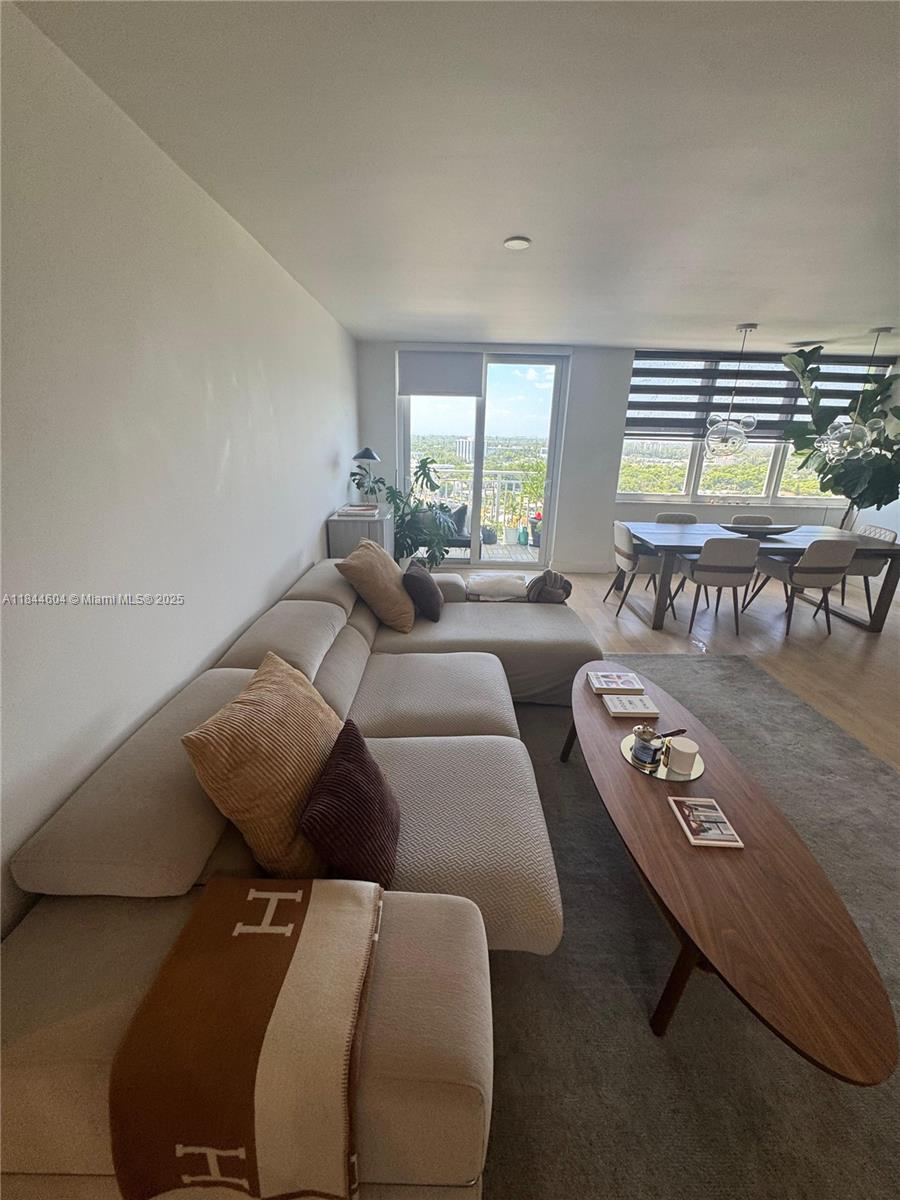 BAYVIEW TOWERS CONDO SOUT - Residential