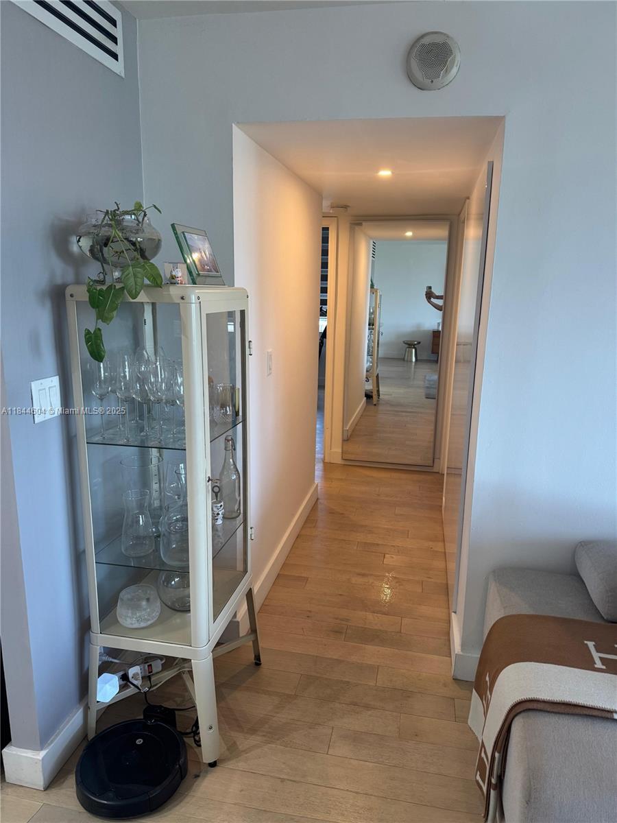 BAYVIEW TOWERS CONDO SOUT - Residential