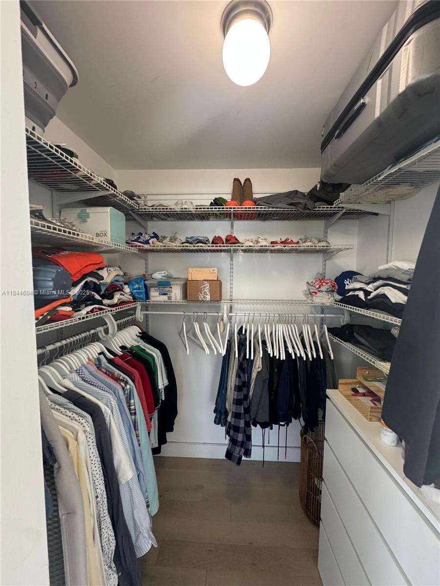 BAYVIEW TOWERS CONDO SOUT - Residential