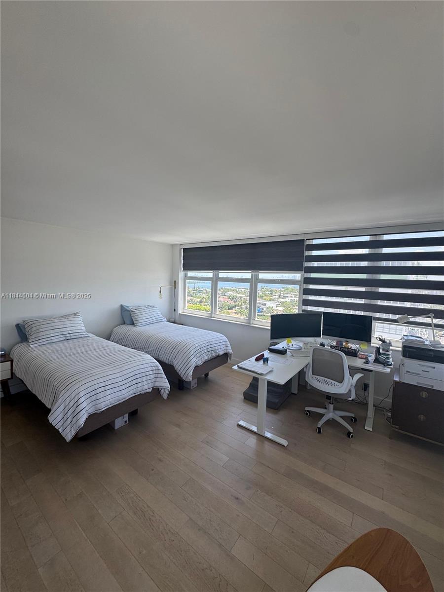 BAYVIEW TOWERS CONDO SOUT - Residential