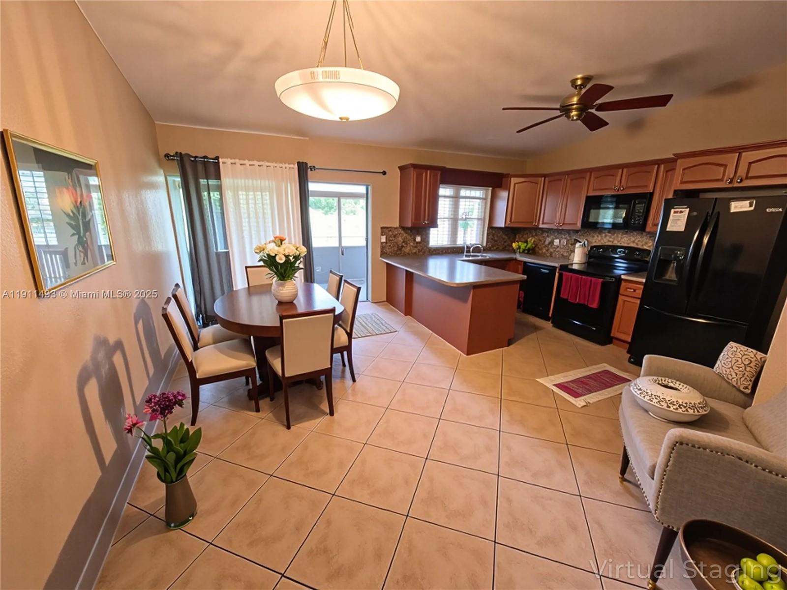 COUNTRY CLUB VILLAS TH CO - Residential