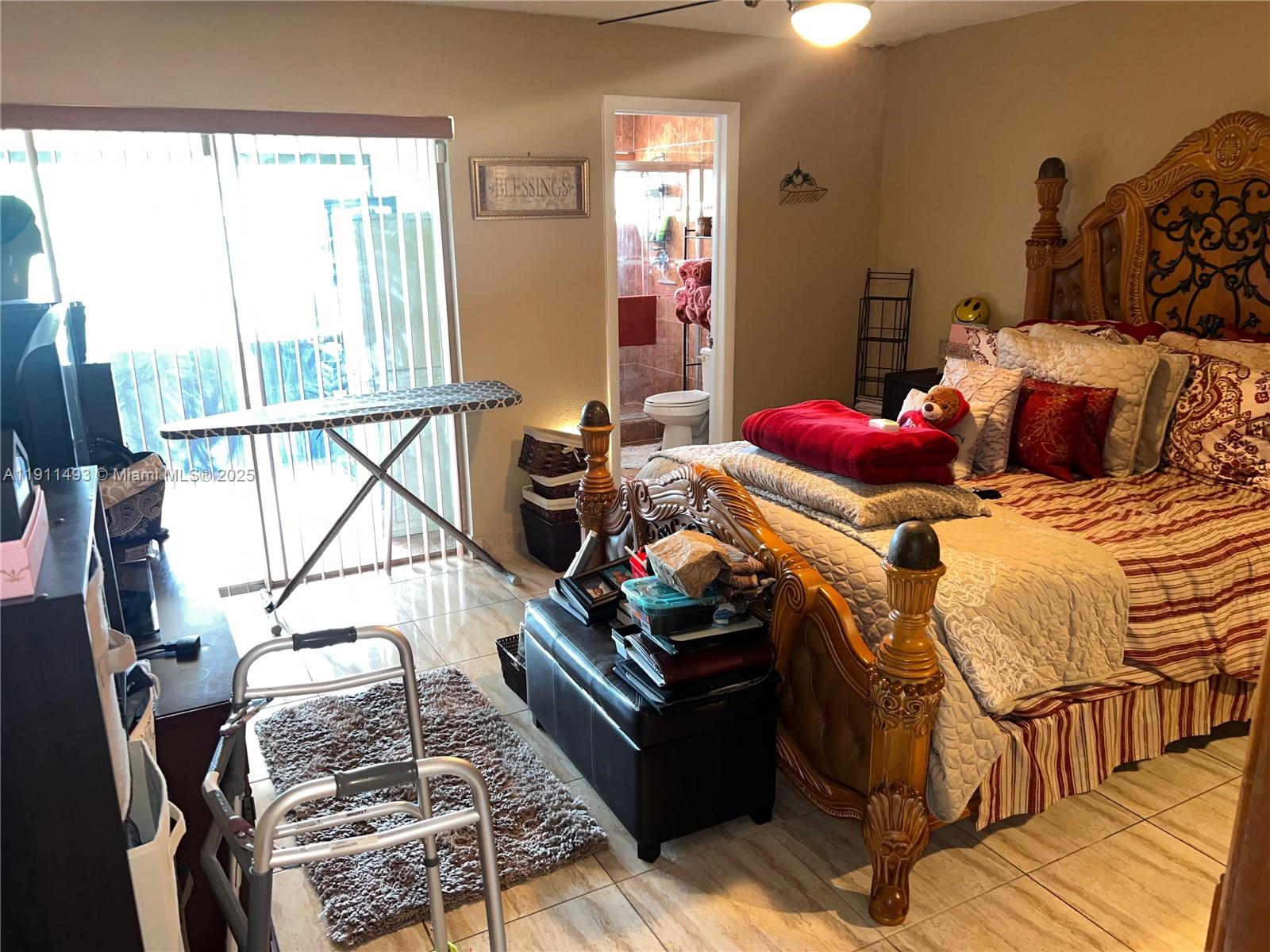 COUNTRY CLUB VILLAS TH CO - Residential