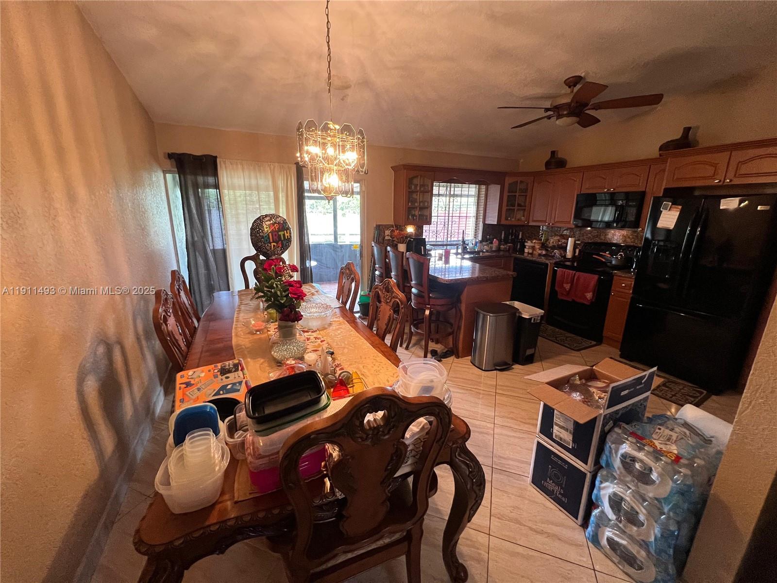 COUNTRY CLUB VILLAS TH CO - Residential