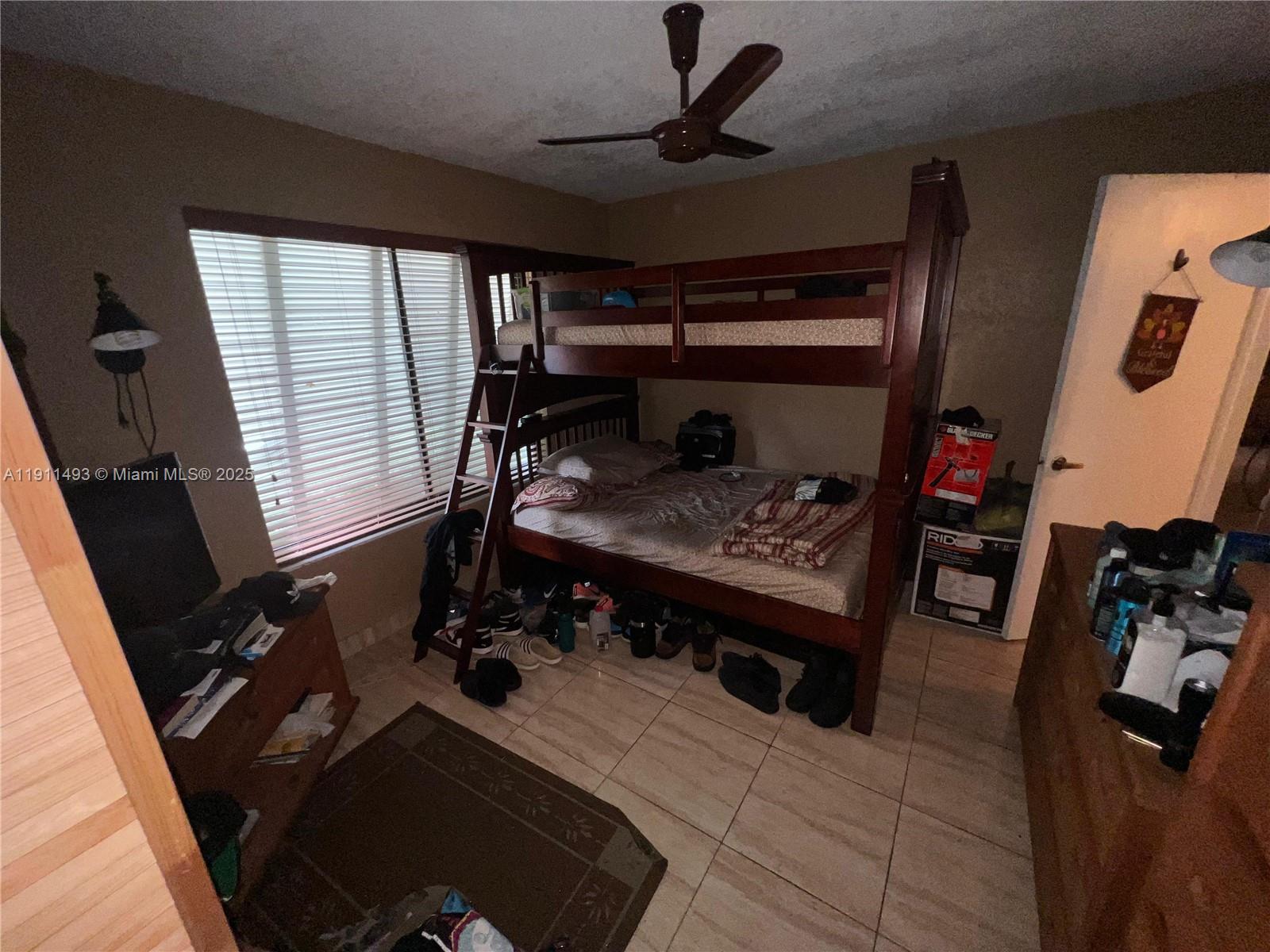 COUNTRY CLUB VILLAS TH CO - Residential