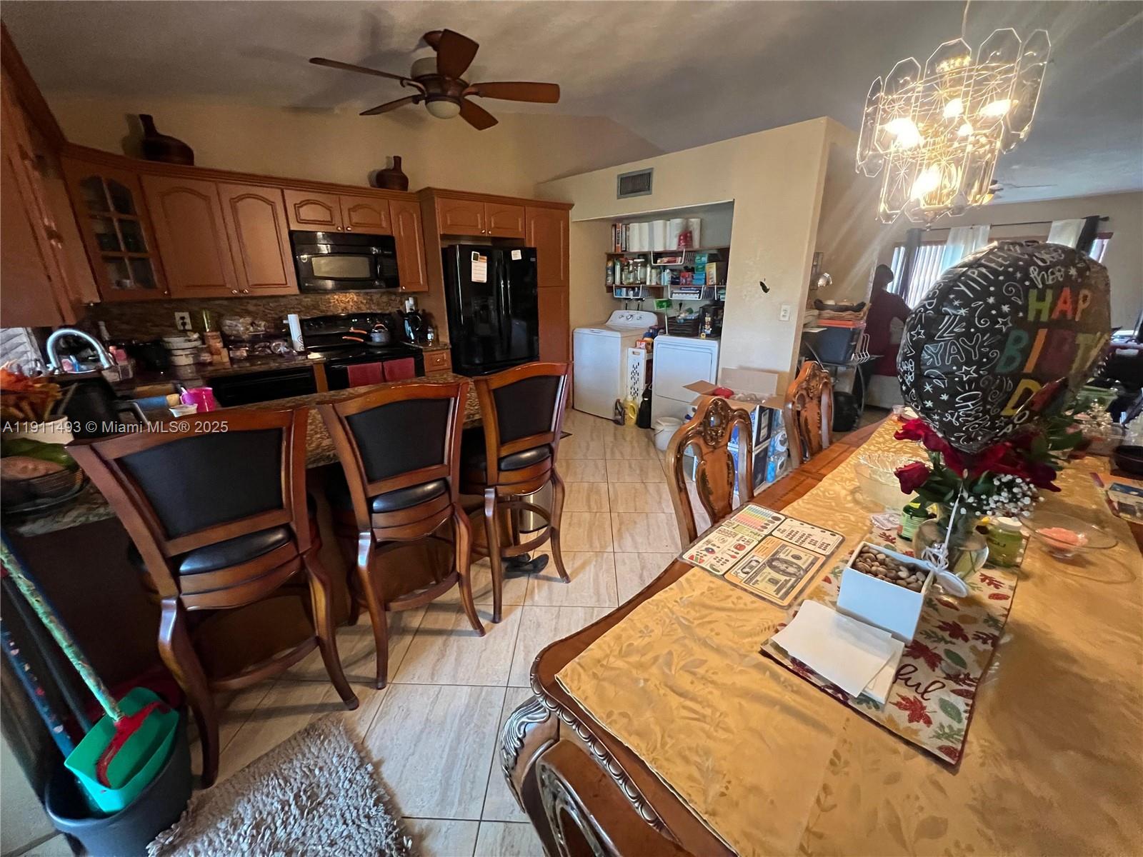 COUNTRY CLUB VILLAS TH CO - Residential