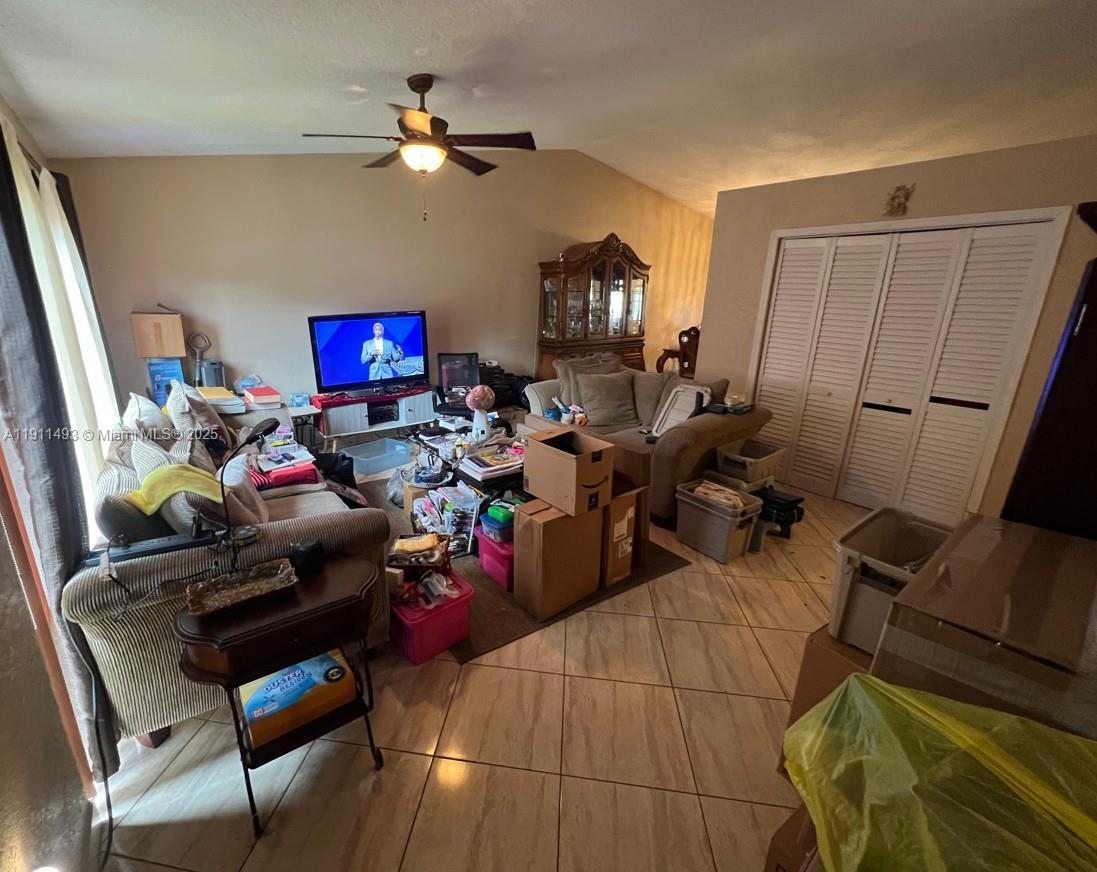 COUNTRY CLUB VILLAS TH CO - Residential