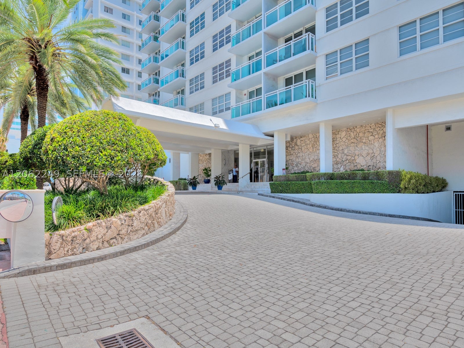 6917 Collins Ave 815