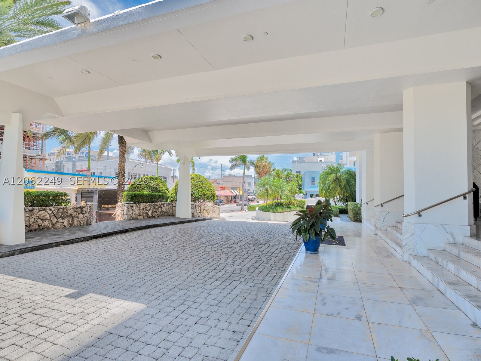 6917 Collins Ave 815