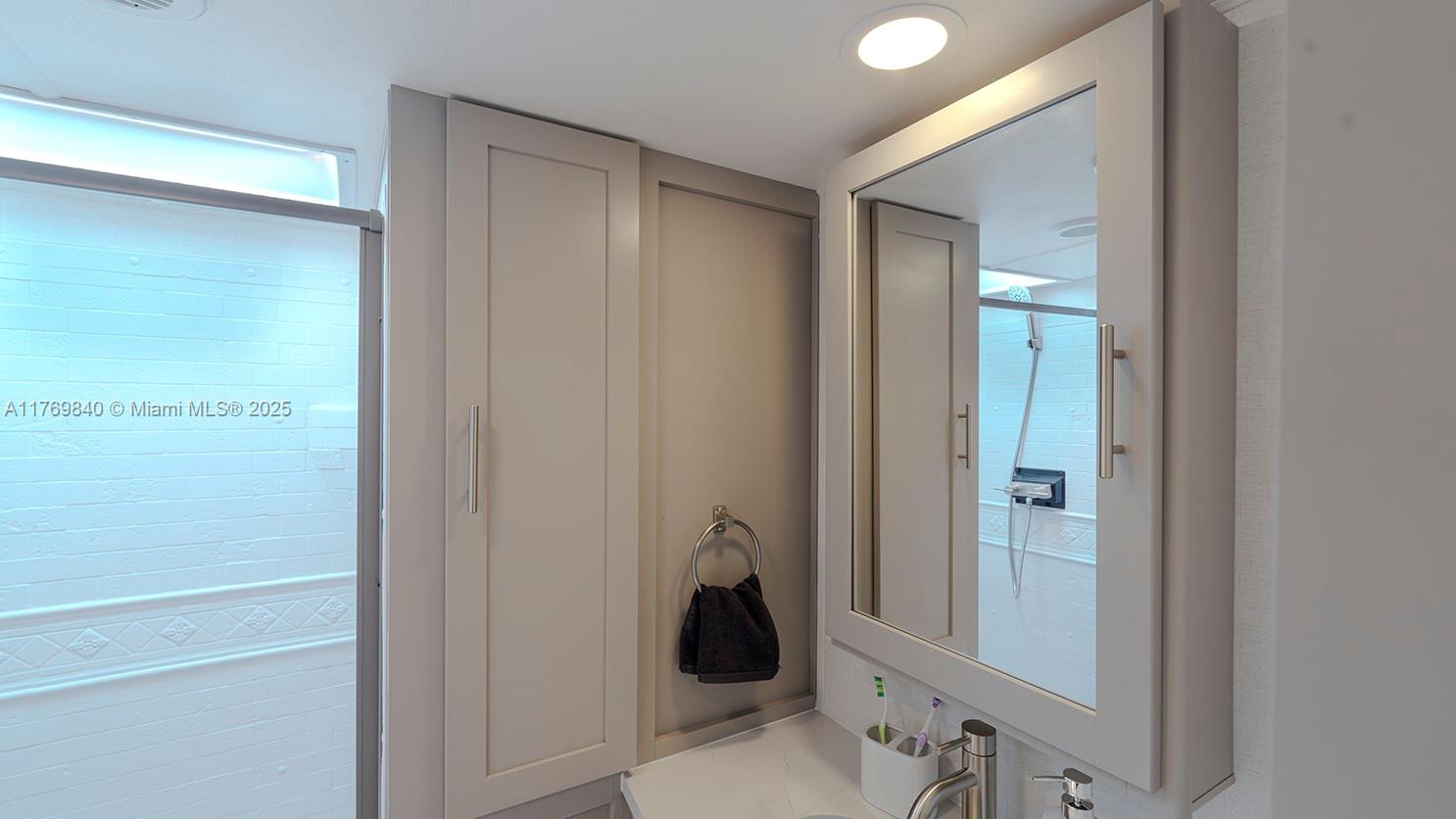 HOLLYWOOD BEACH HEIGHTS S - Residential